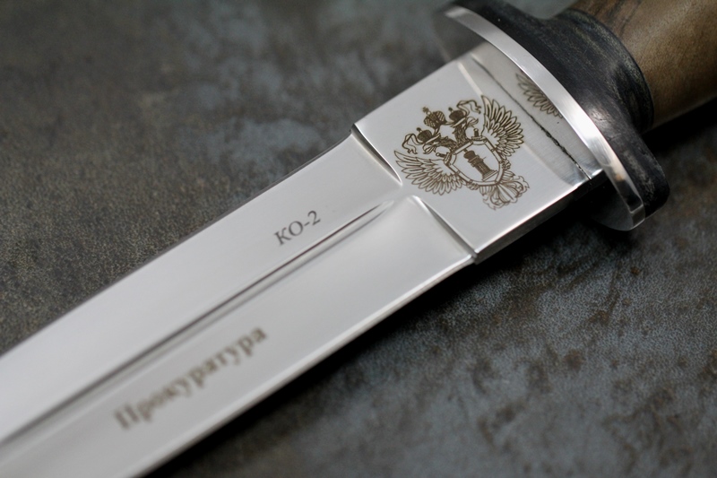 Нож КО-2 - кавказский орех/кожа с символикой Прокуратуры фото