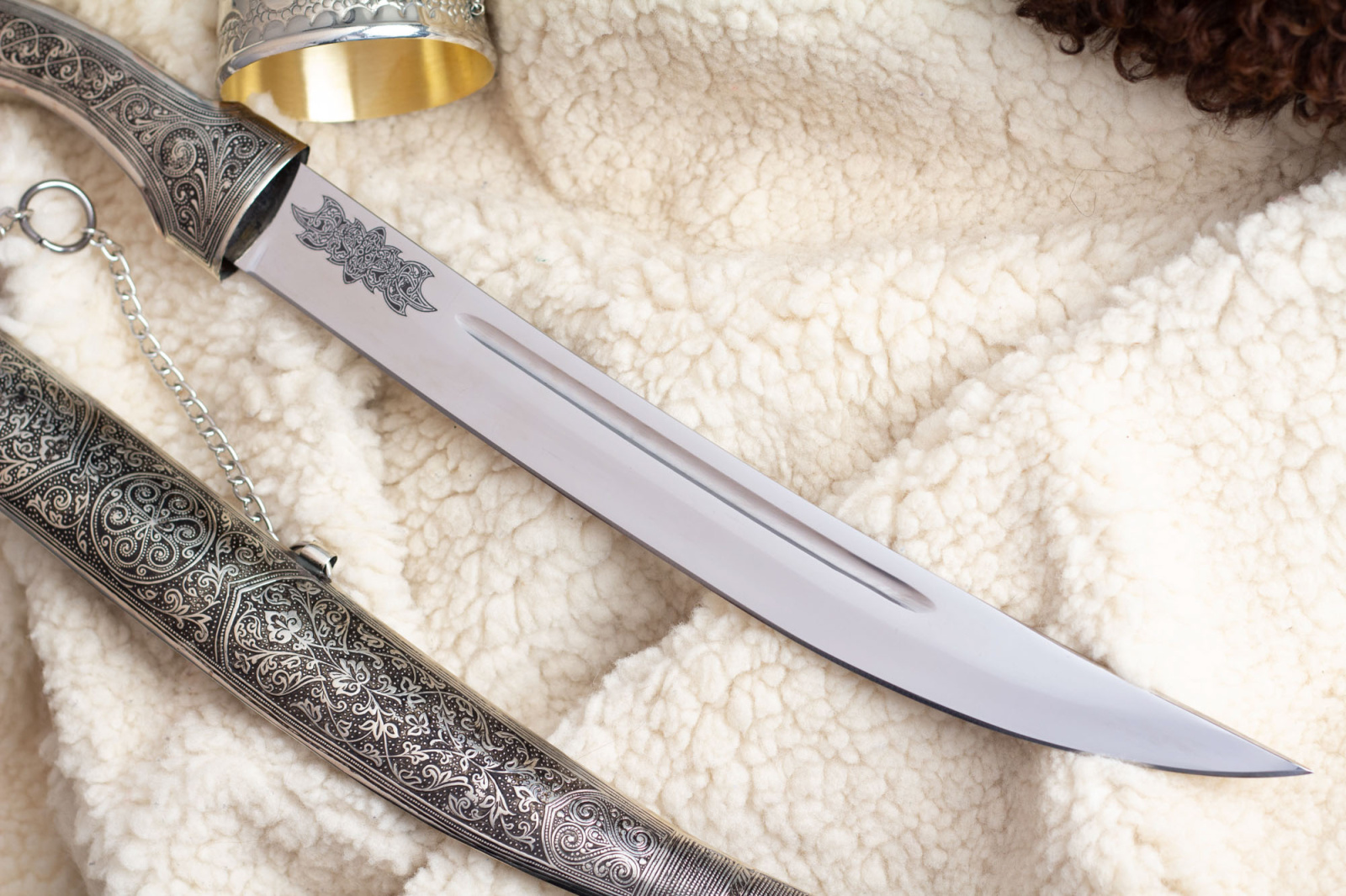 Кинжал сувенирный Ятаган Горец мельхиор Беркут Кизляр