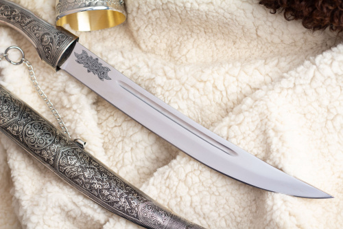 Кинжал сувенирный Ятаган Горец мельхиор Беркут Кизляр