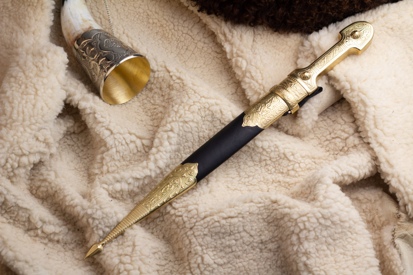 Кинжал сувенирный кожа/дерево/латунь Кизляр Кинжал сувенирный кожа/дерево/латунь Кизляр