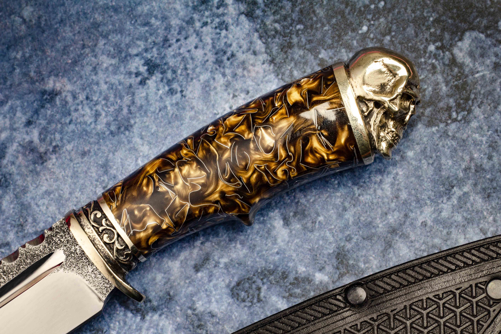 Нож Спецназ Х12МФ Акрил золотой резные Ножны Кизляр Андреев д.В,