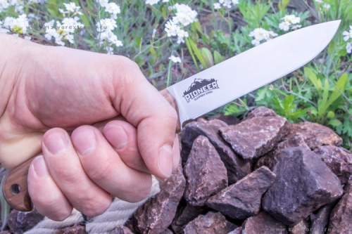 Нож Pioneer Sleipner Орех