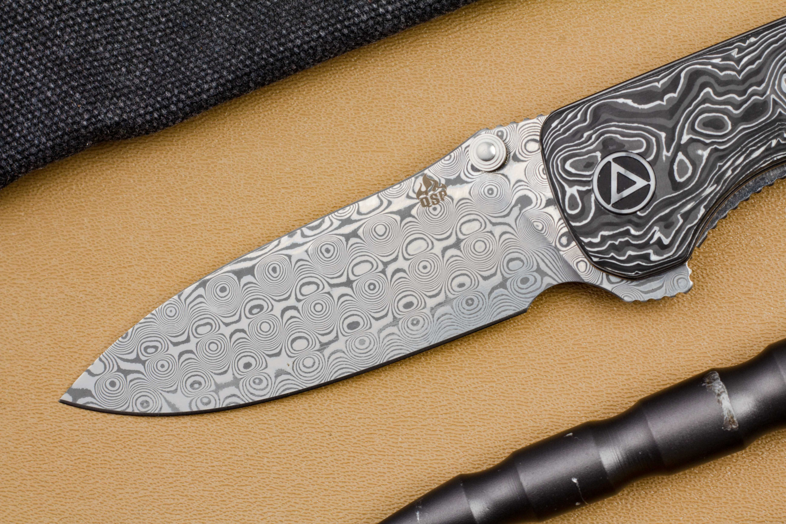 Нож QSP Hawk сталь Damascus, рукоять Aluminum Foil Carbon Fiber