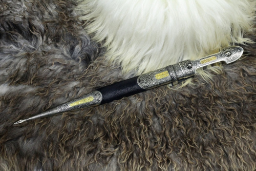 Кинжал сувенирный модель №17 с вставками кожа/мельхиор Беркут Кизляр