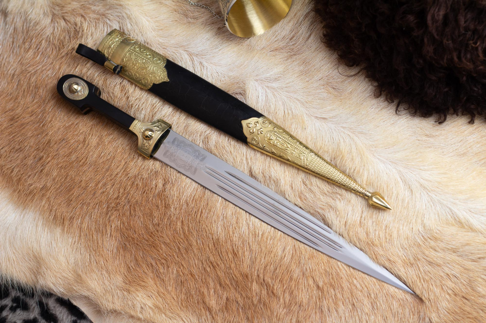 Кинжал ККВ - латунь морёный орех Кизляр