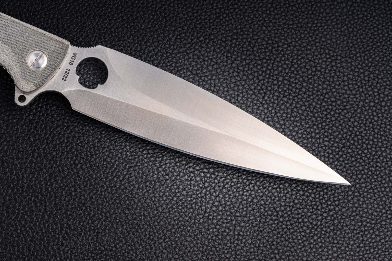 Складной нож Daggerr Vendetta Liner Lock satin сталь VG10, рукоять Gray Micarta