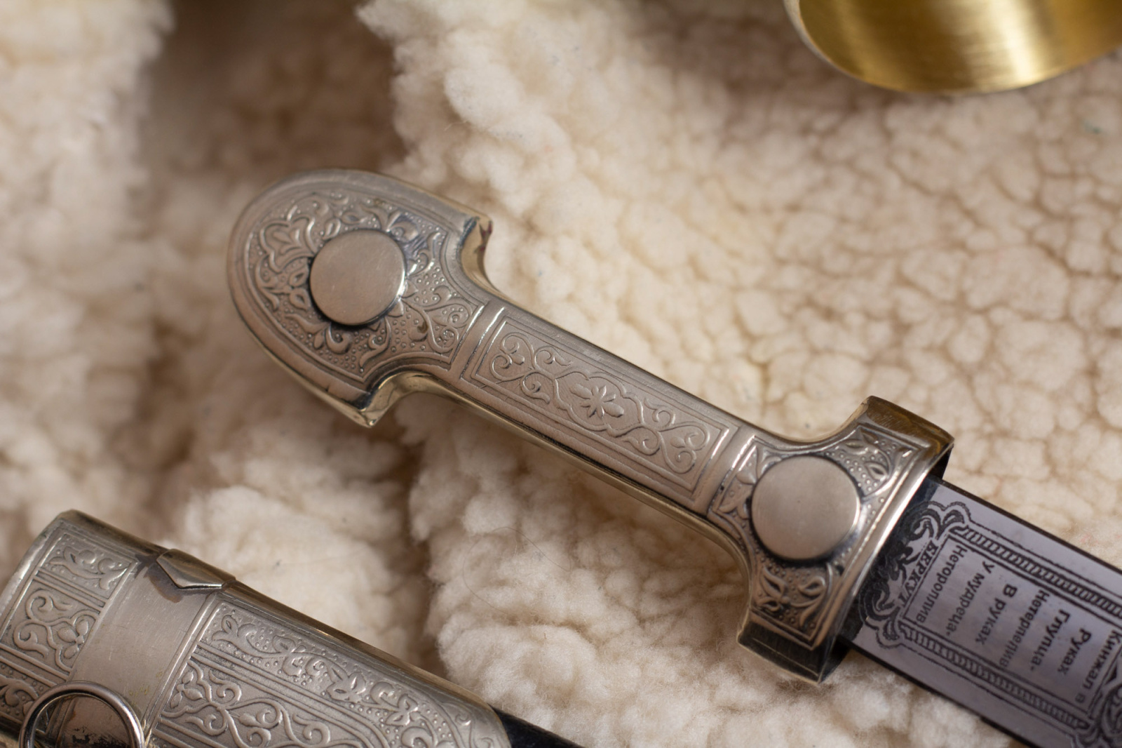 Кинжал джигит кожа/мельхиор крашенный