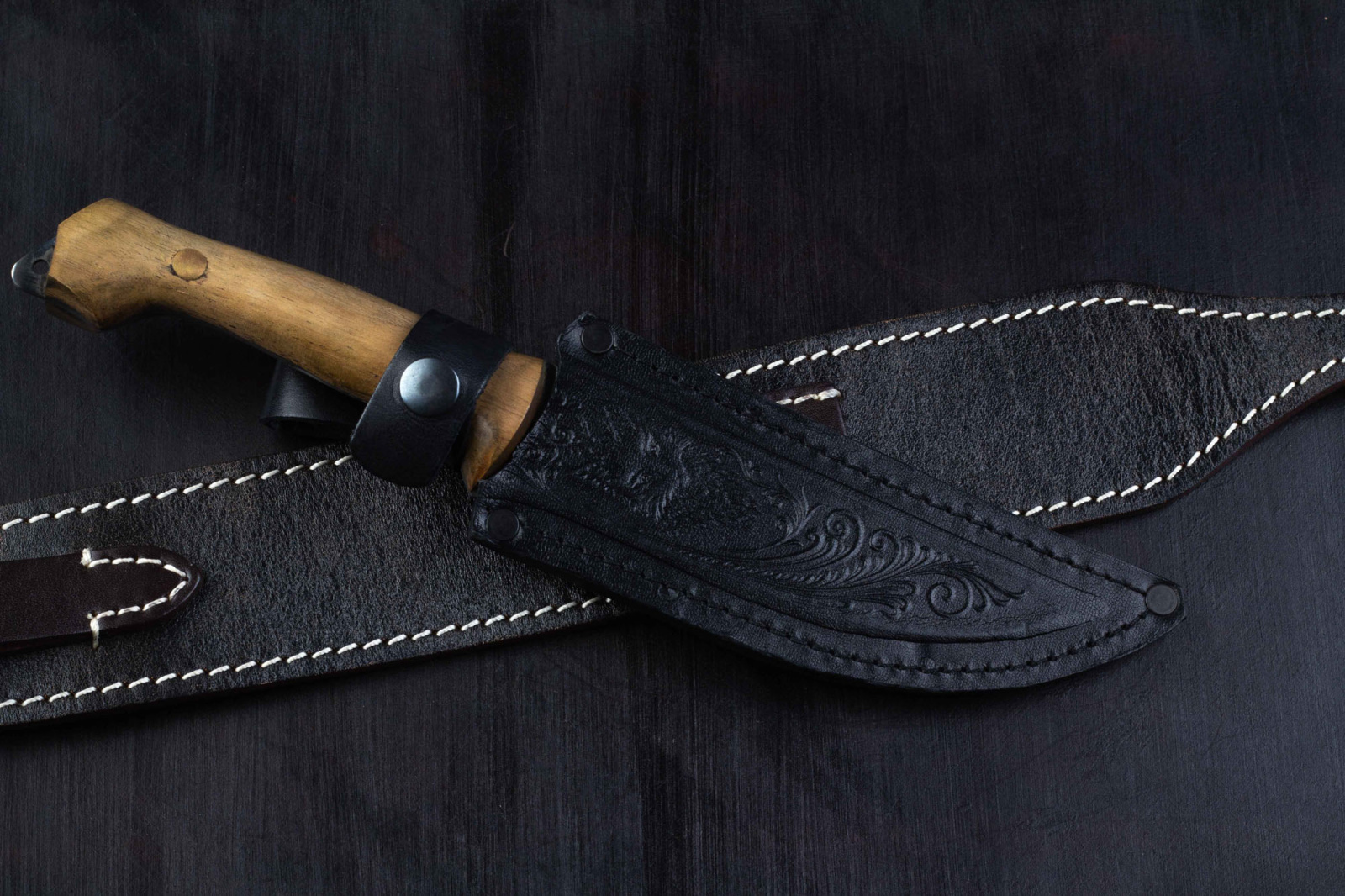 Нож Лис 65х13 клепанный орех Беркут Кизляр