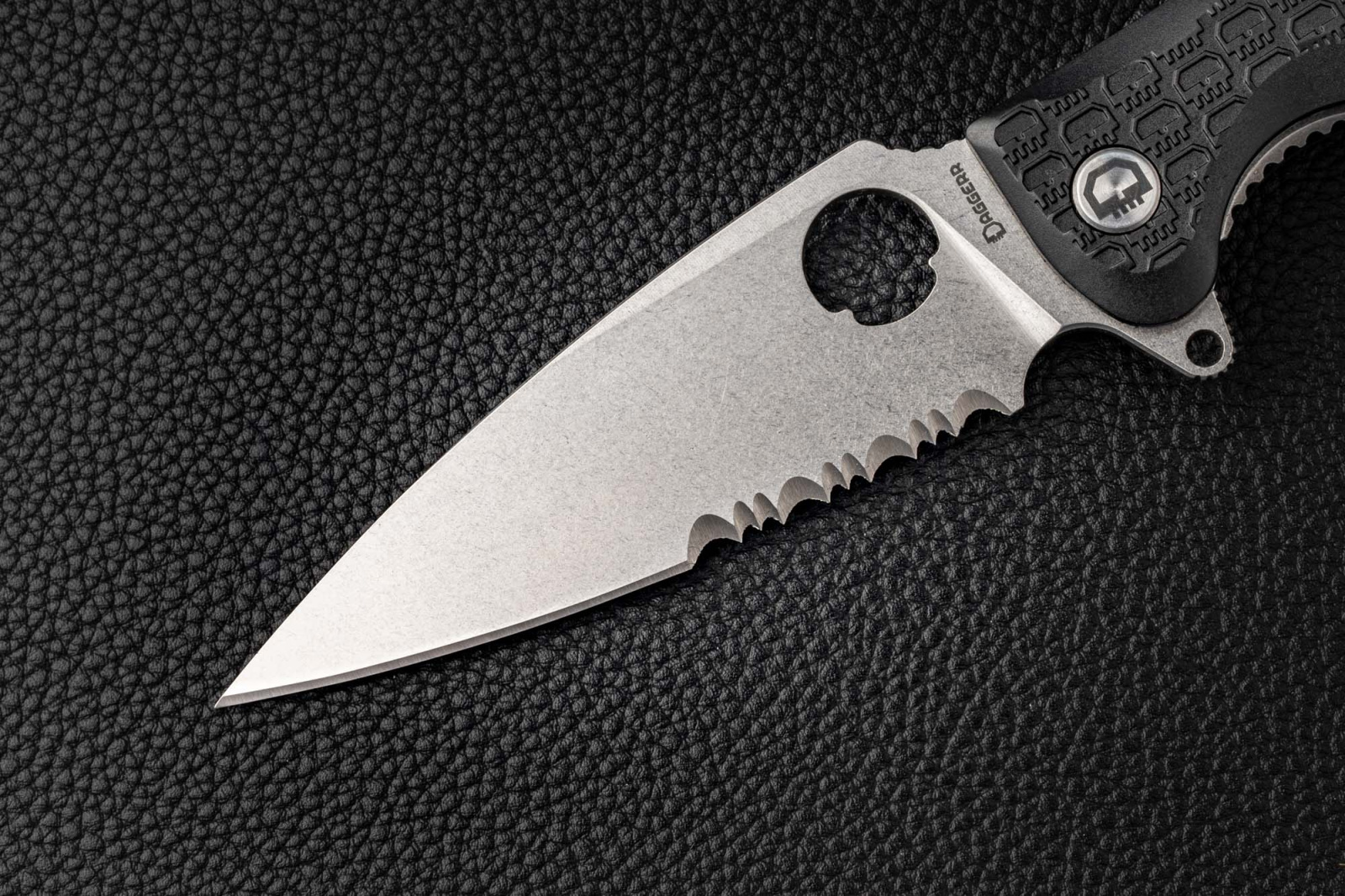 Складной нож Daggerr Resident serrated stonewash черный