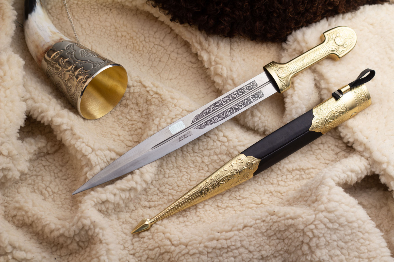 Кинжал сувенирный кожа/дерево/латунь Кизляр Кинжал сувенирный кожа/дерево/латунь Кизляр