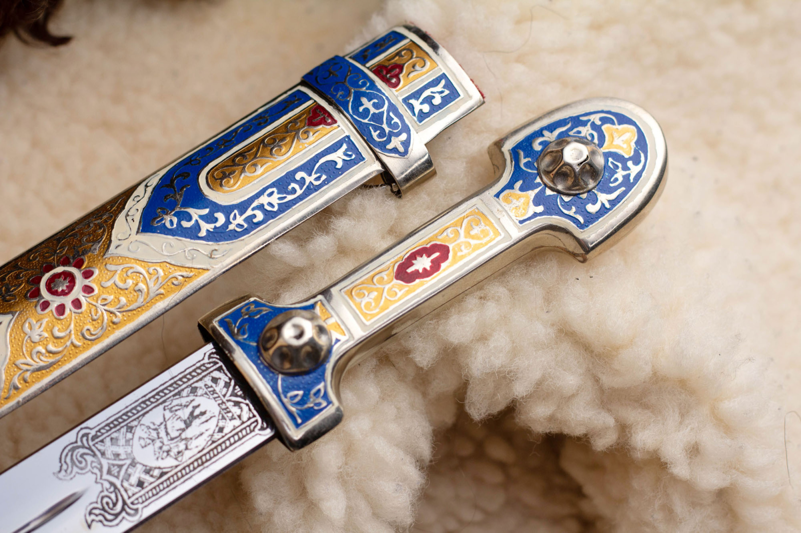 Кинжал джигит мельхиор крашенный