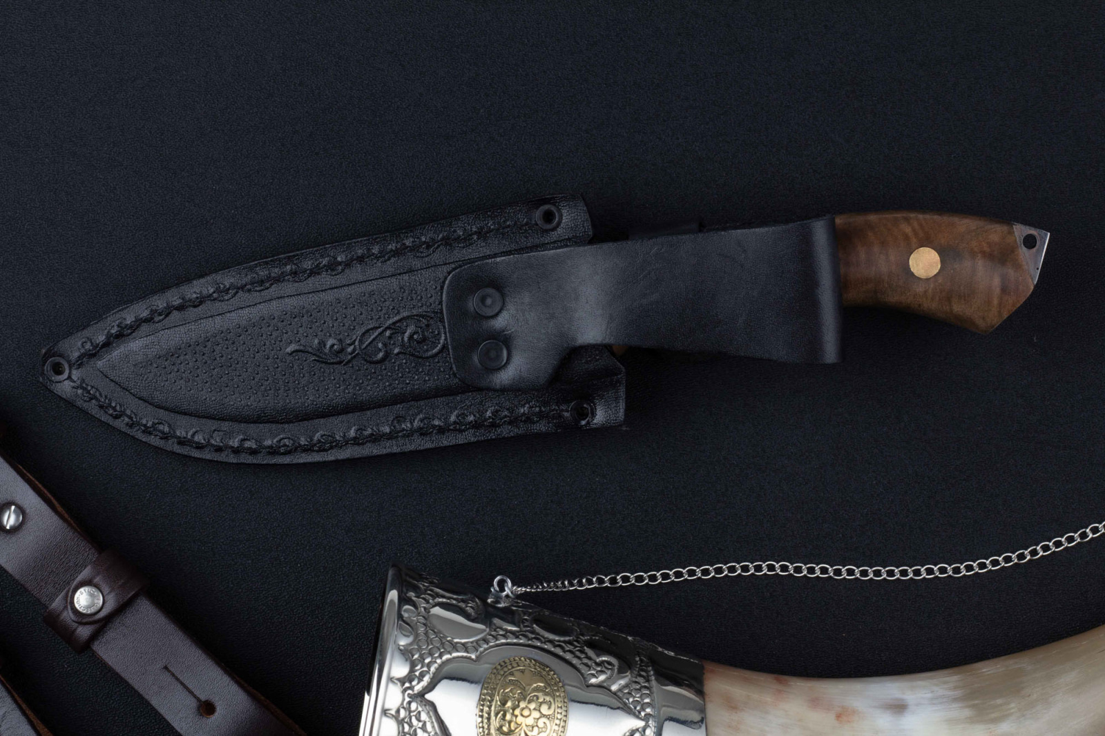 Нож Восток 65Х13 орех клепанный Беркут Кизляр