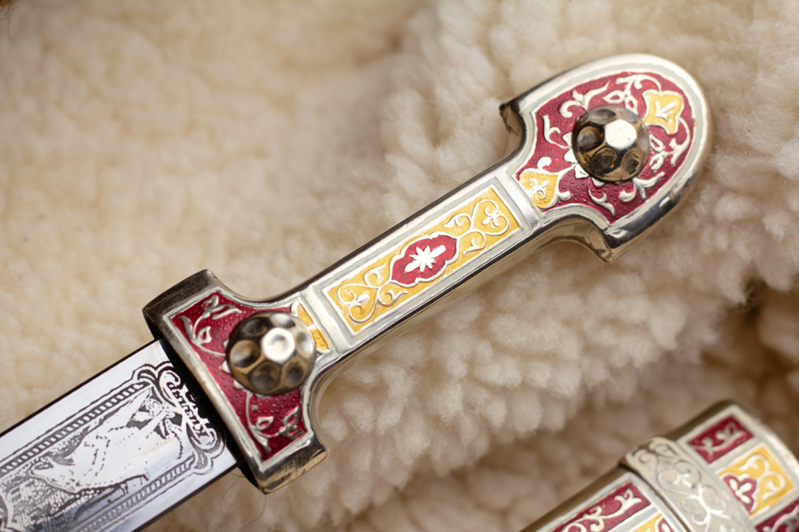 Кинжал джигит кожа/мельхиор крашенный