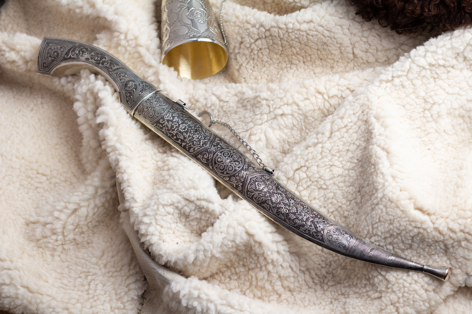 Кинжал сувенирный Ятаган Горец мельхиор Беркут Кизляр