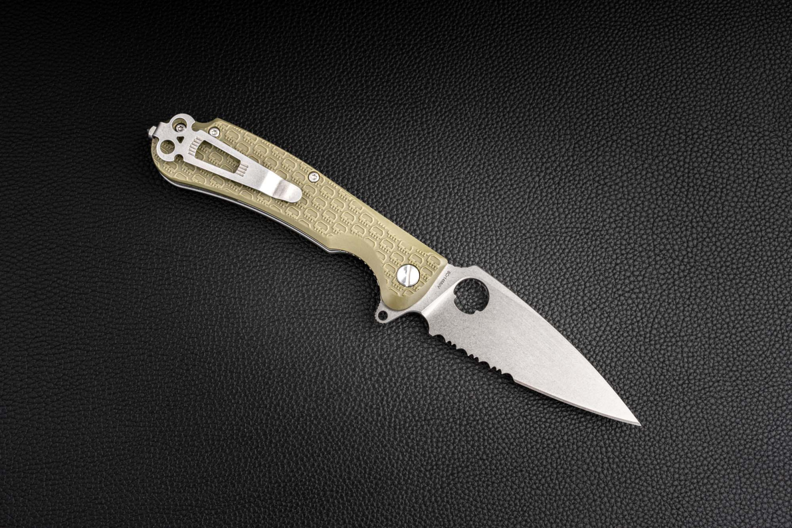 Складной нож Daggerr Resident serrated stonewash олива