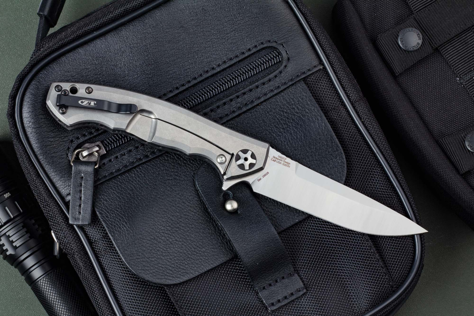 Складной нож ZT 0452CF Sinkevich Flipper Satin сталь CPM-S35VN, рукоять Carbon Fiber