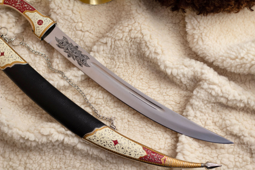Кинжал сувенирный Ятаган Горец крашенный-кожа/мельхиор Беркут Кизляр
