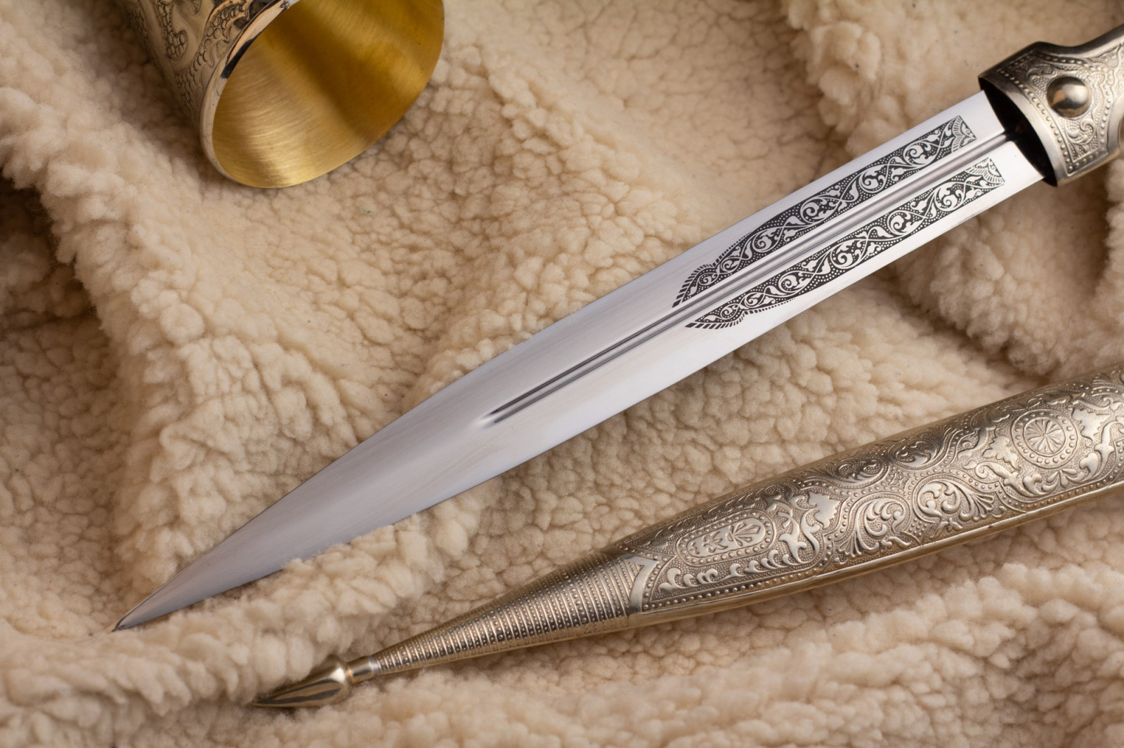 Кинжал сувенирный мельхиор