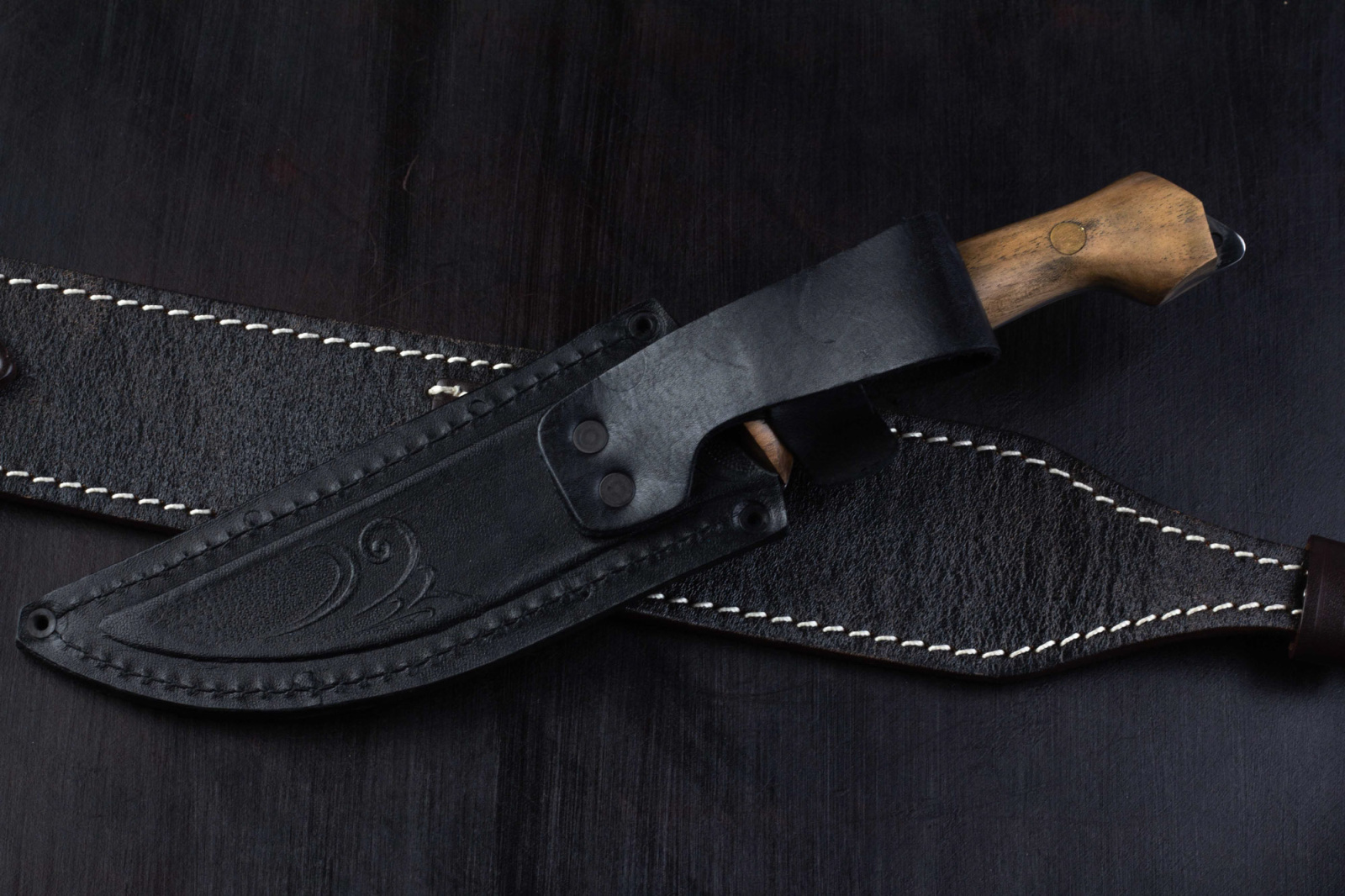 Нож Лис 65х13 клепанный орех Беркут Кизляр