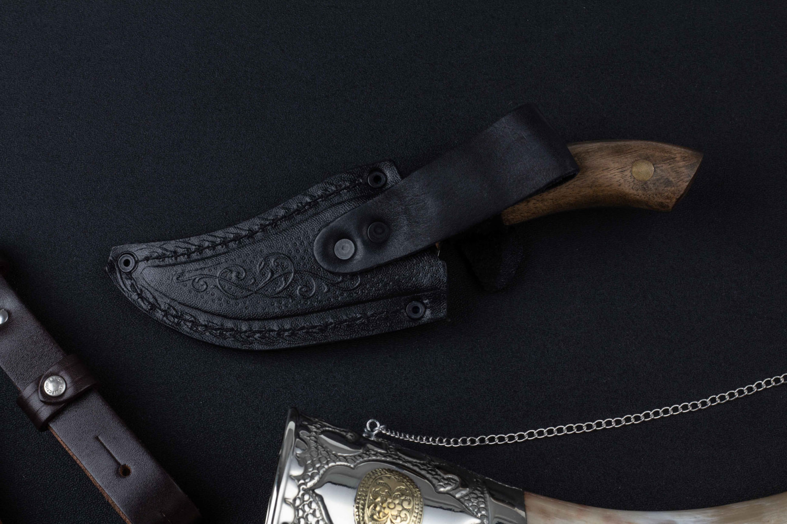 Нож Клык-2 65х13 клепанный Беркут Кизляр