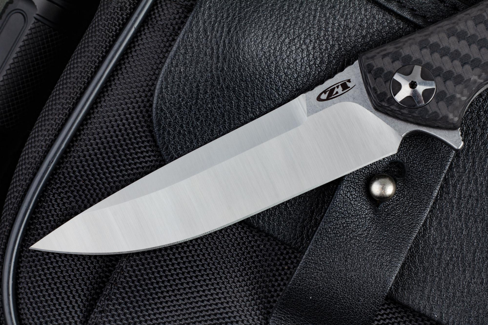 Складной нож ZT 0452CF Sinkevich Flipper Satin сталь CPM-S35VN, рукоять Carbon Fiber