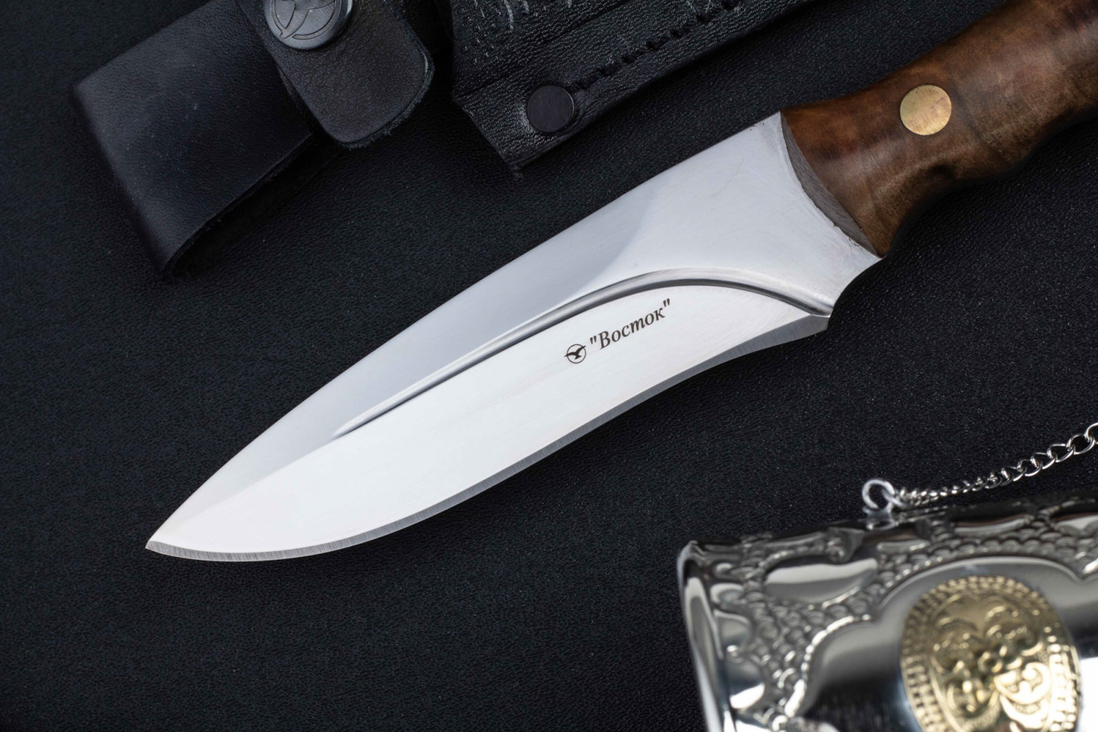 Нож Восток 65Х13 орех клепанный Беркут Кизляр