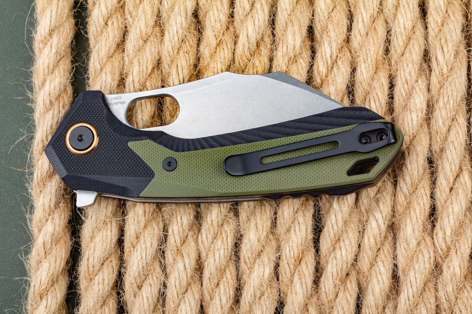 Складной нож CJRB Caldera сталь AR-RPM9, рукоять Black/Green G10