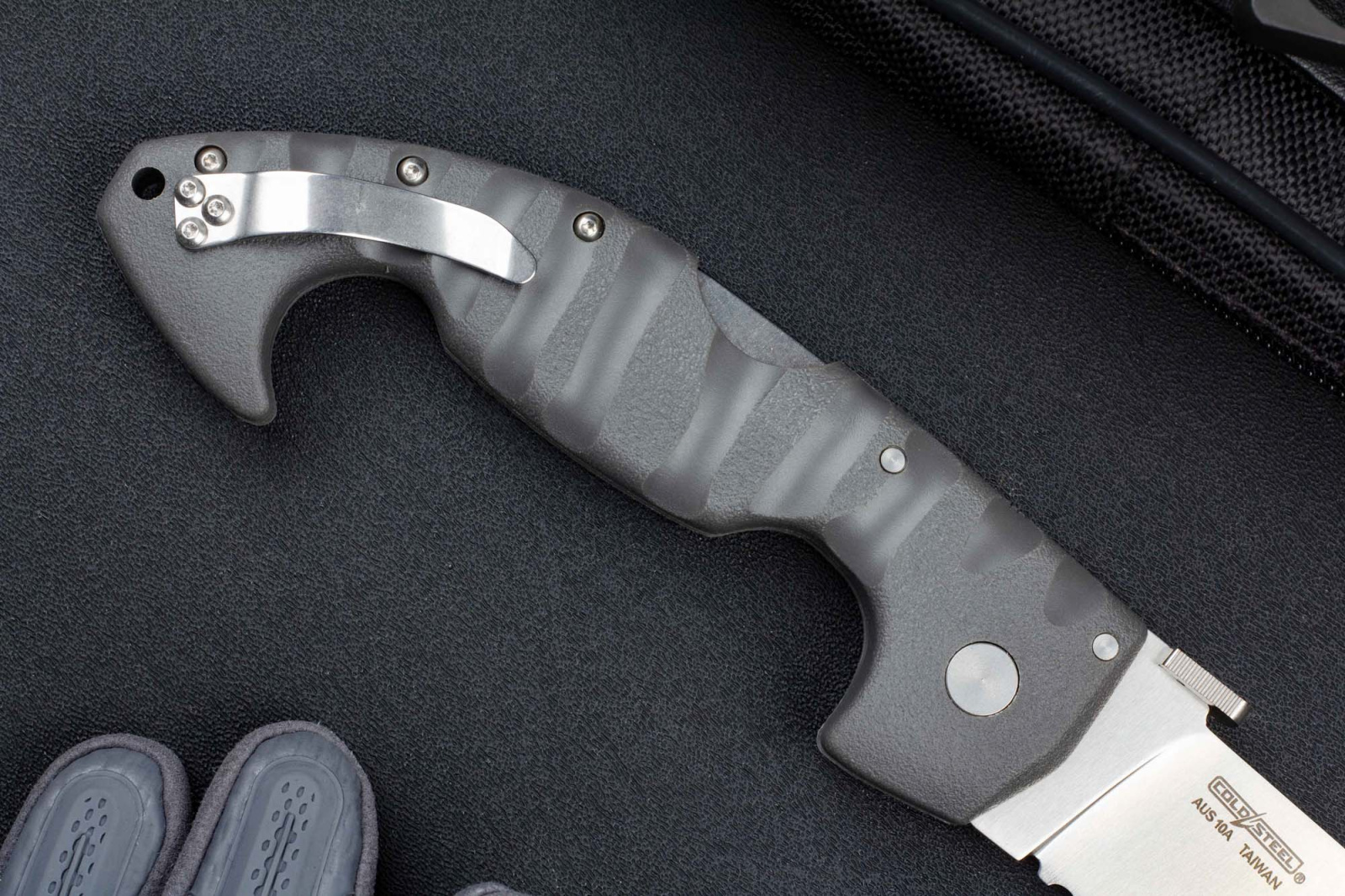 Складной нож Cold Steel Spartan Serrated сталь AUS-10A, рукоять Grivory