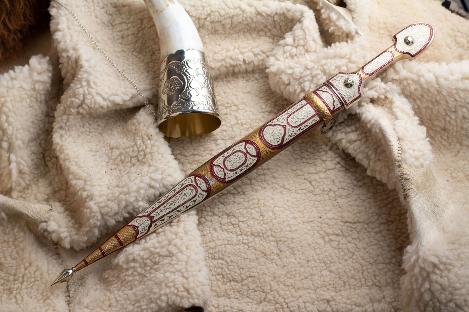 Кинжал Ирбис мельхиор крашеная Беркут Кизляр