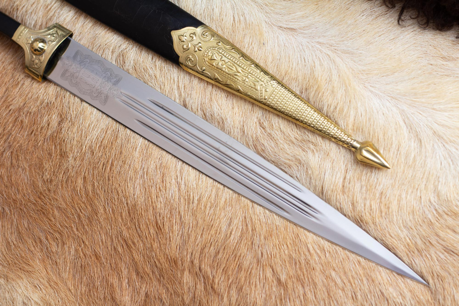 Кинжал ККВ - латунь морёный орех Кизляр