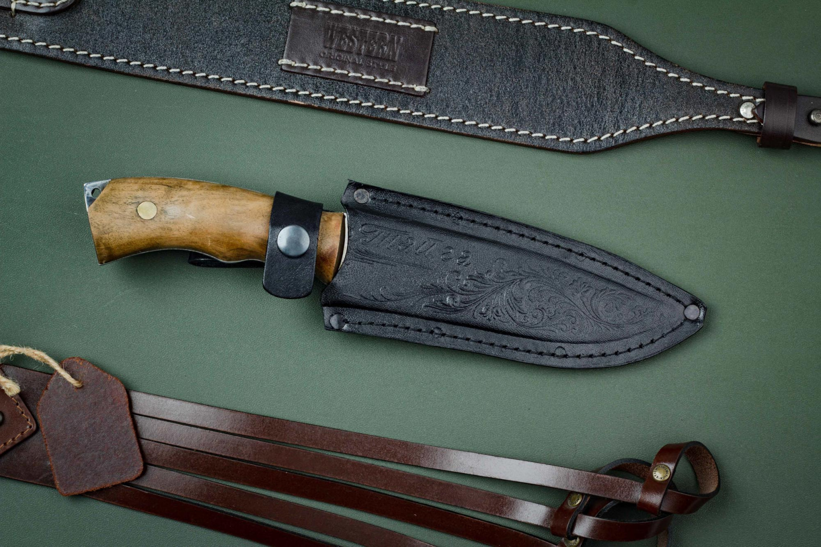 Нож Тайга 65х13 орех клепанный Беркут Кизляр