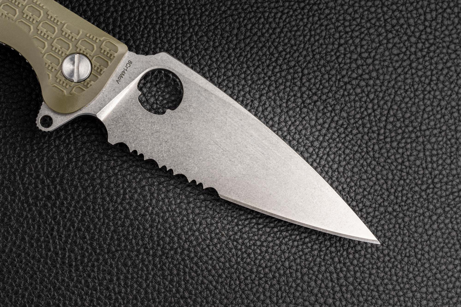 Складной нож Daggerr Resident serrated stonewash олива