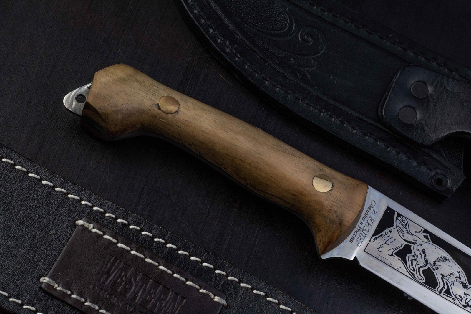 Нож Лис 65х13 клепанный орех Беркут Кизляр