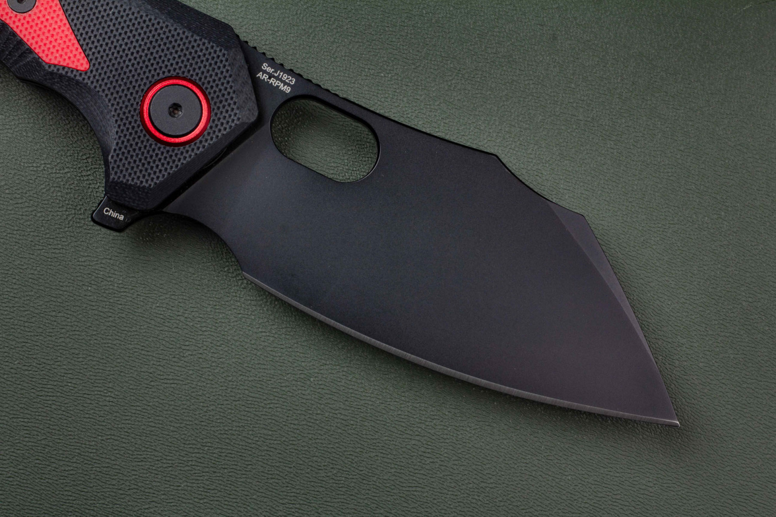 Складной нож CJRB Caldera PVD сталь AR-RPM9, рукоять Black/Red G10