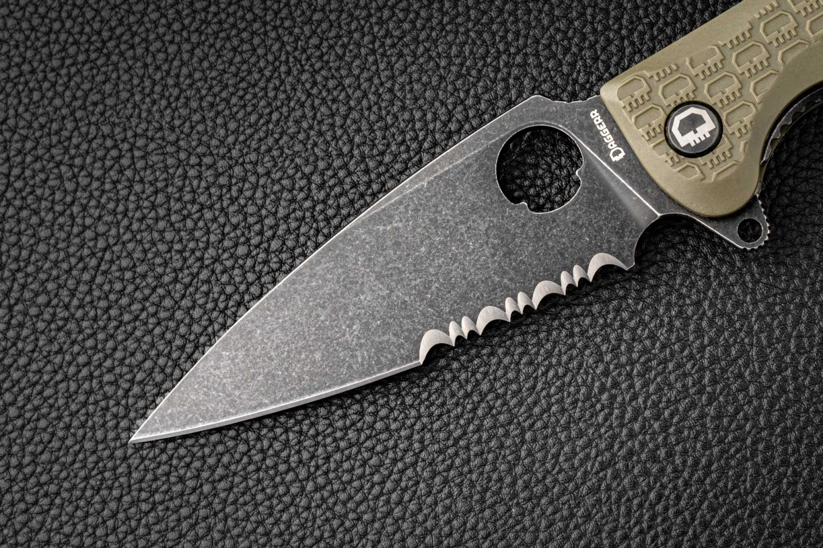 Складной нож Daggerr Resident serrated blackwash олива Складной нож Daggerr Resident serrated blackwash олива