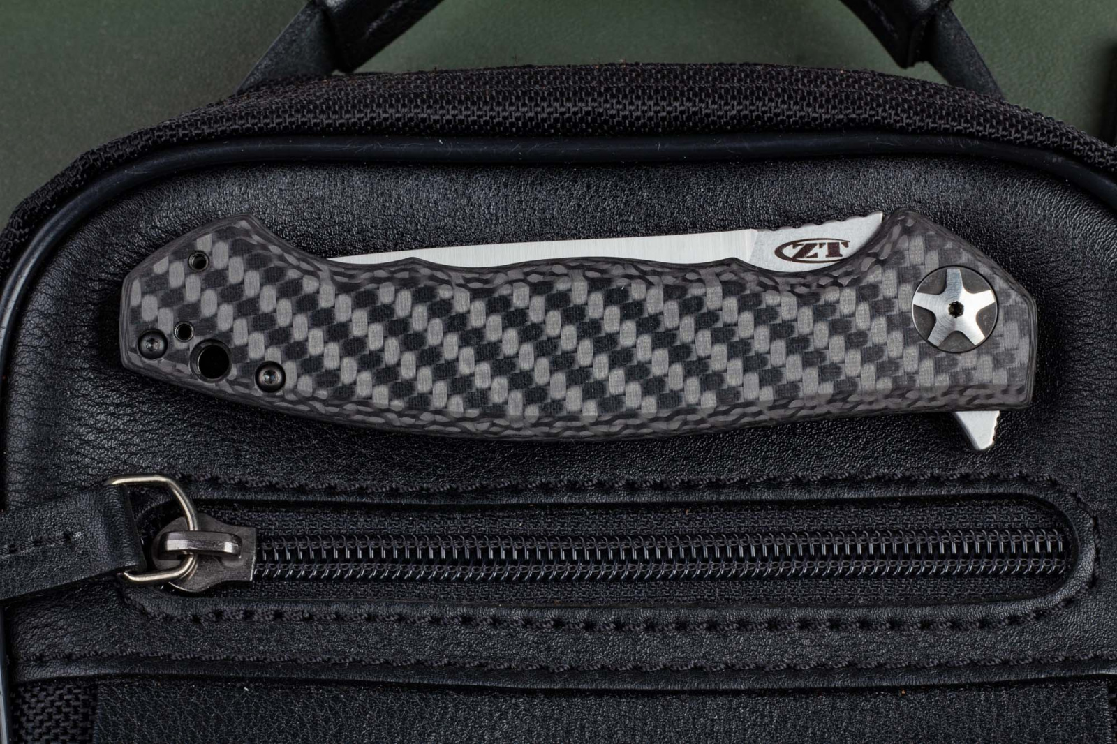 Складной нож ZT 0452CF Sinkevich Flipper Satin сталь CPM-S35VN, рукоять Carbon Fiber