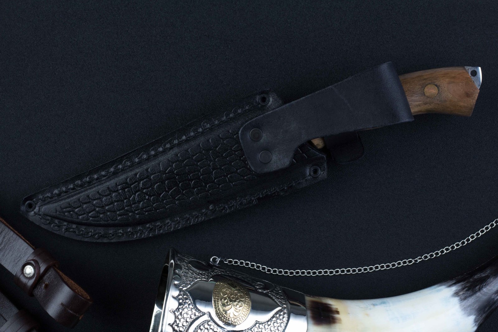 Нож Стриж Х12МФ орех клепанный Беркут Кизляр