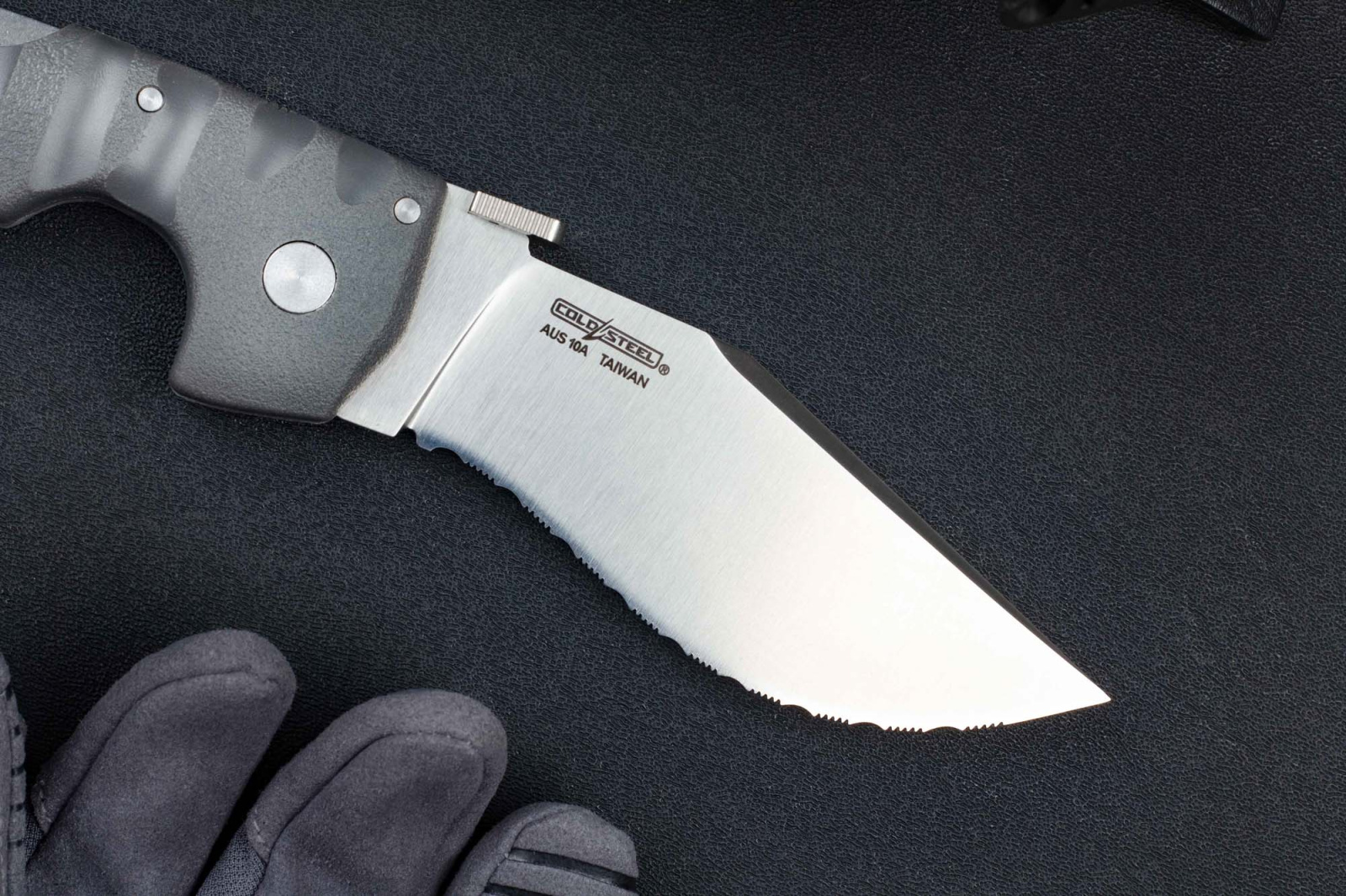 Складной нож Cold Steel Spartan Serrated сталь AUS-10A, рукоять Grivory