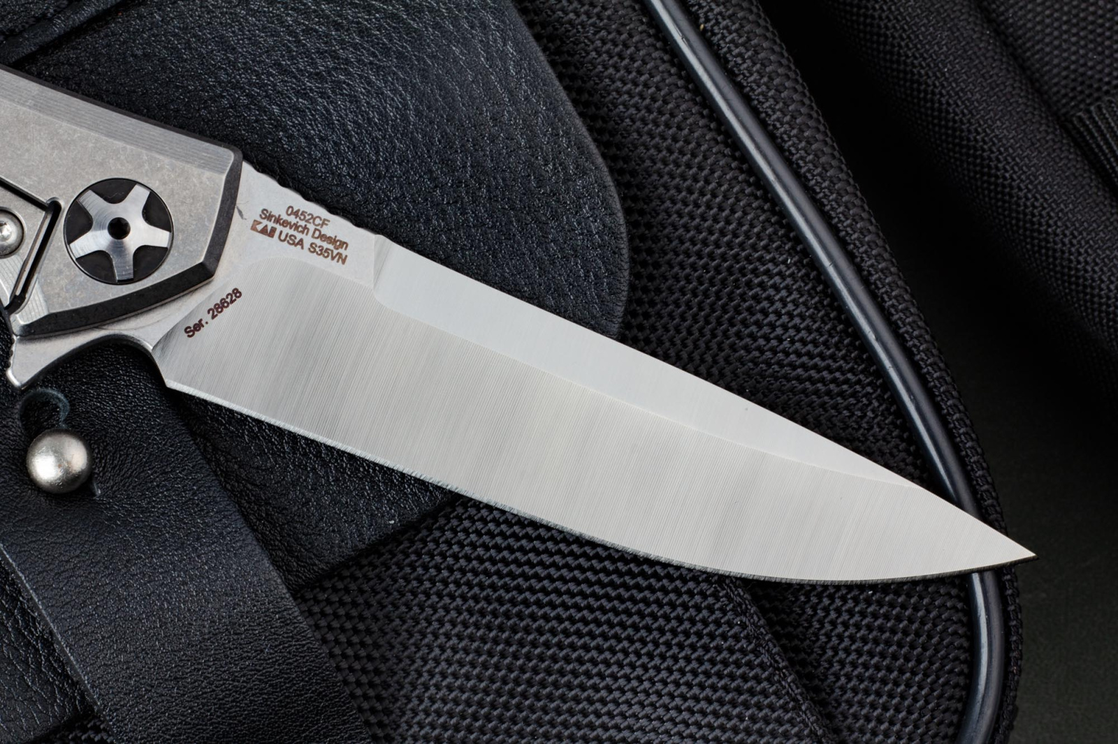 Складной нож ZT 0452CF Sinkevich Flipper Satin сталь CPM-S35VN, рукоять Carbon Fiber