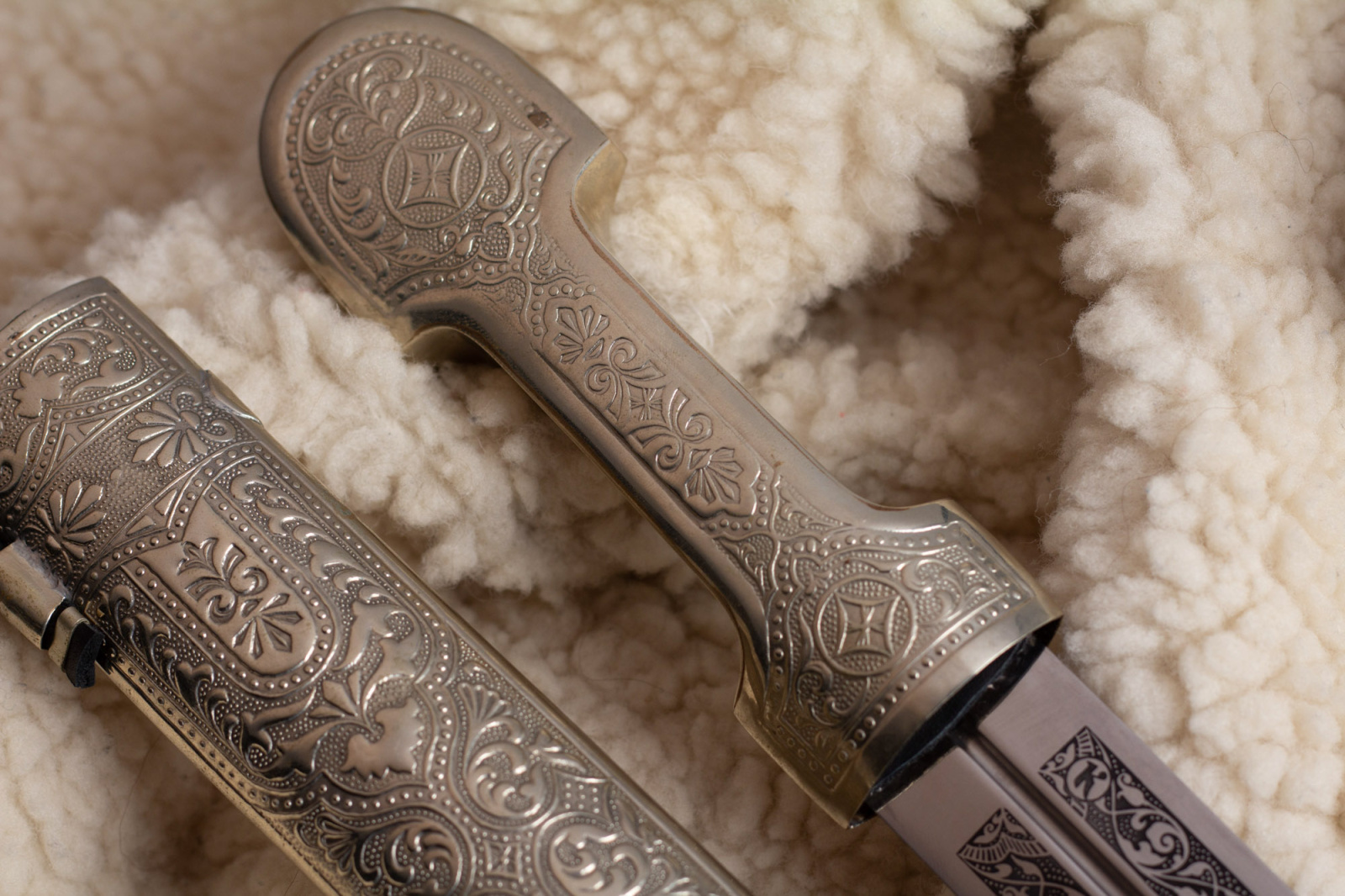 Кинжал сувенирный мельхиор