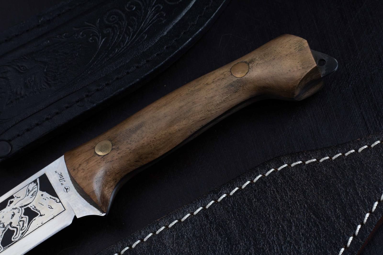 Нож Лис 65х13 клепанный орех Беркут Кизляр