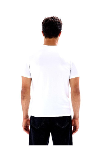 Футболка круглым вырезом