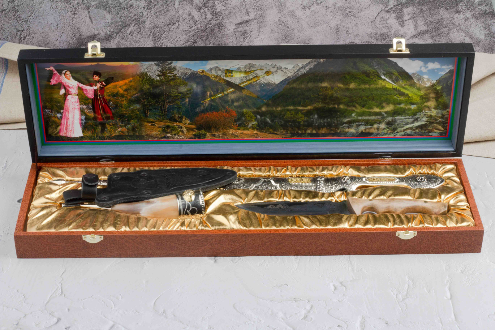 Набор кинжал,нож,рога мельхиор №65 дербент