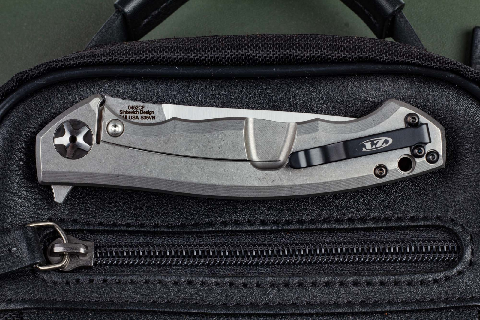 Складной нож ZT 0452CF Sinkevich Flipper Satin сталь CPM-S35VN, рукоять Carbon Fiber