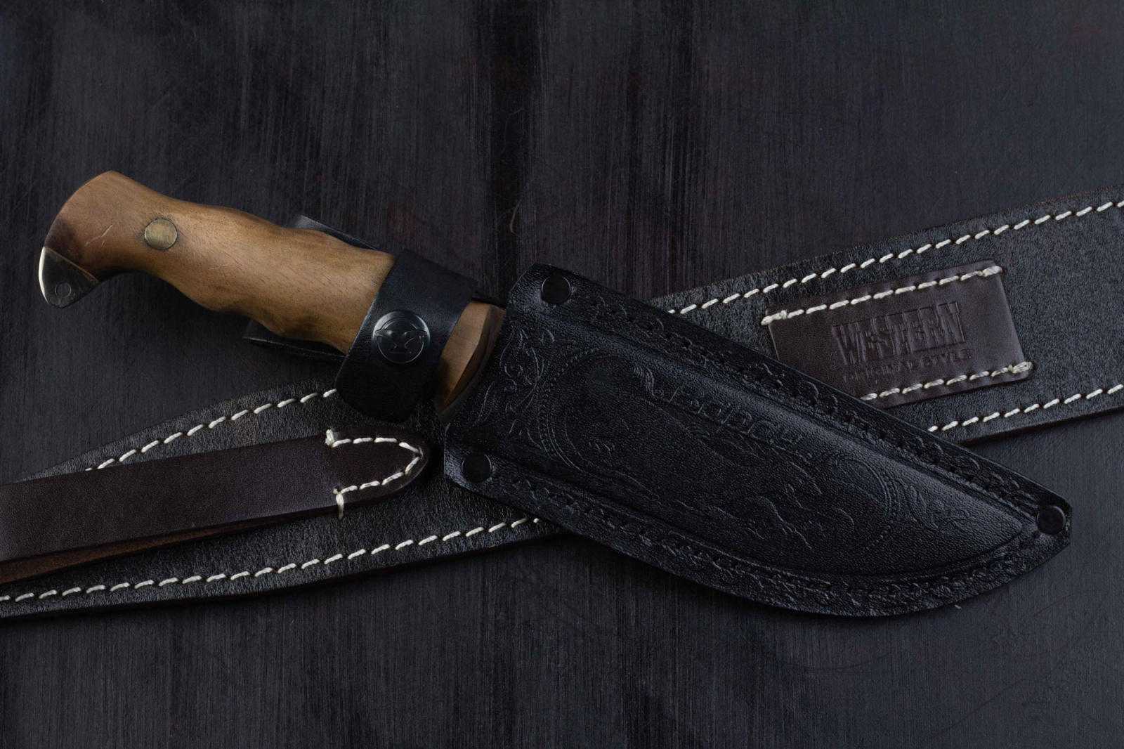 Нож Варан 65х13 орех клепанный Беркут Кизляр