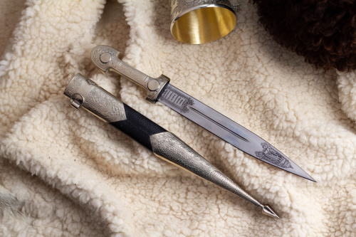 Кинжал джигит кожа/мельхиор крашенный