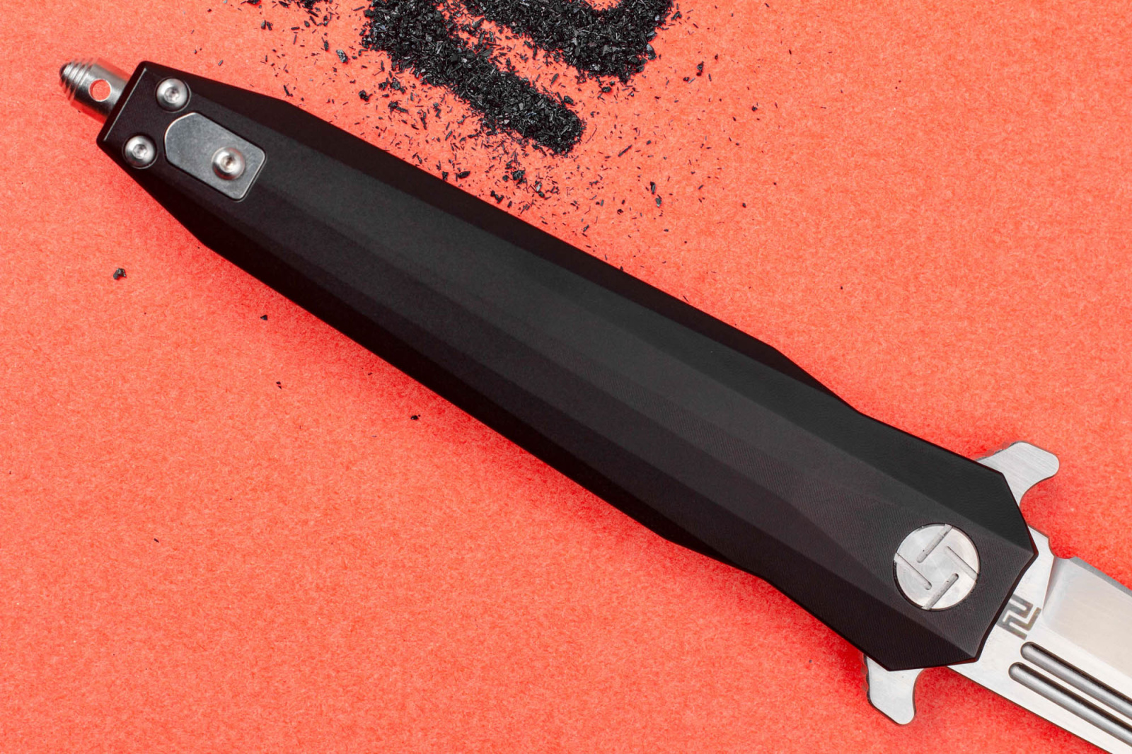 Складной нож Artisan Cutlery Hornet сталь S35VN, рукоять Black Titanium