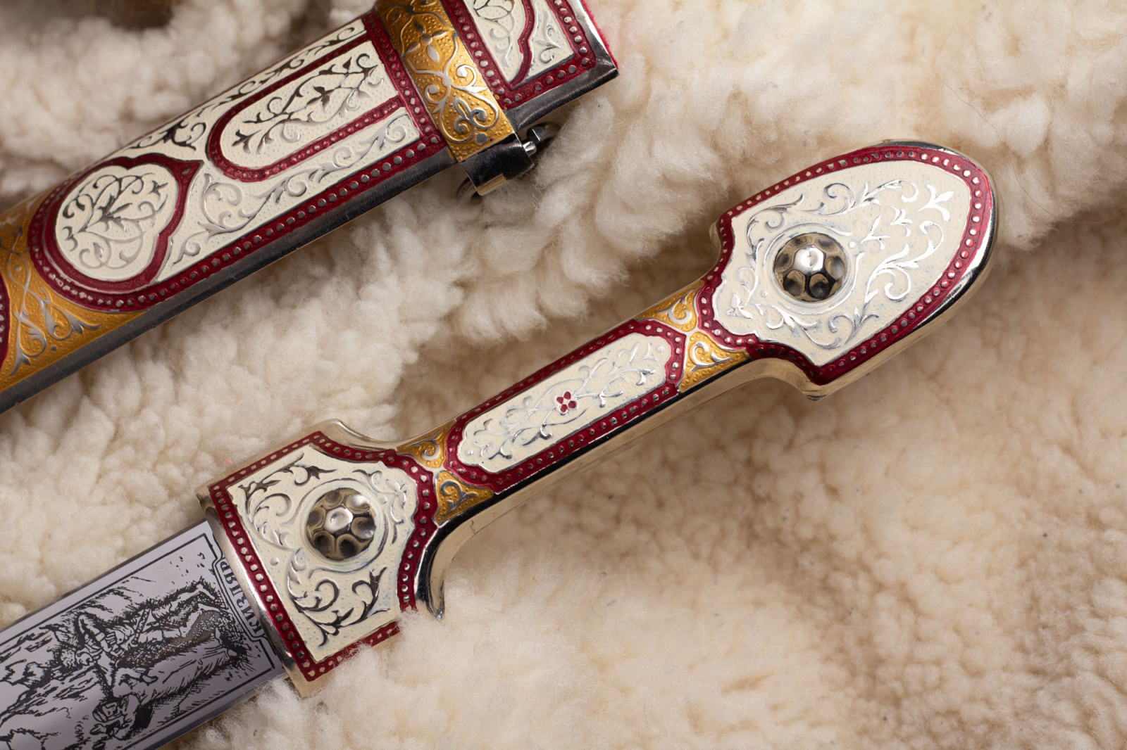 Кинжал Ирбис мельхиор крашеная Беркут Кизляр