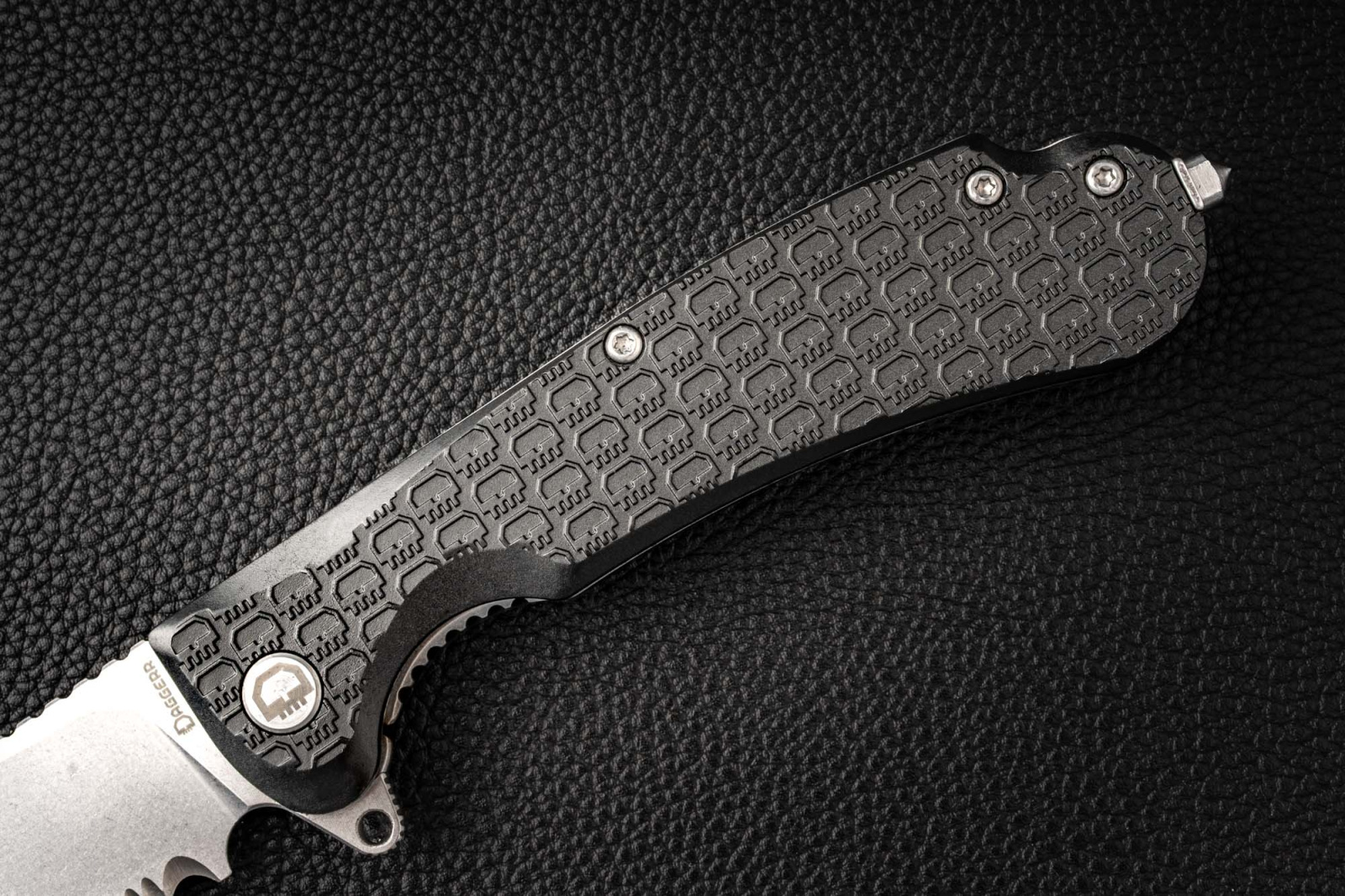Складной нож Daggerr Wocket serrated stonewash черный