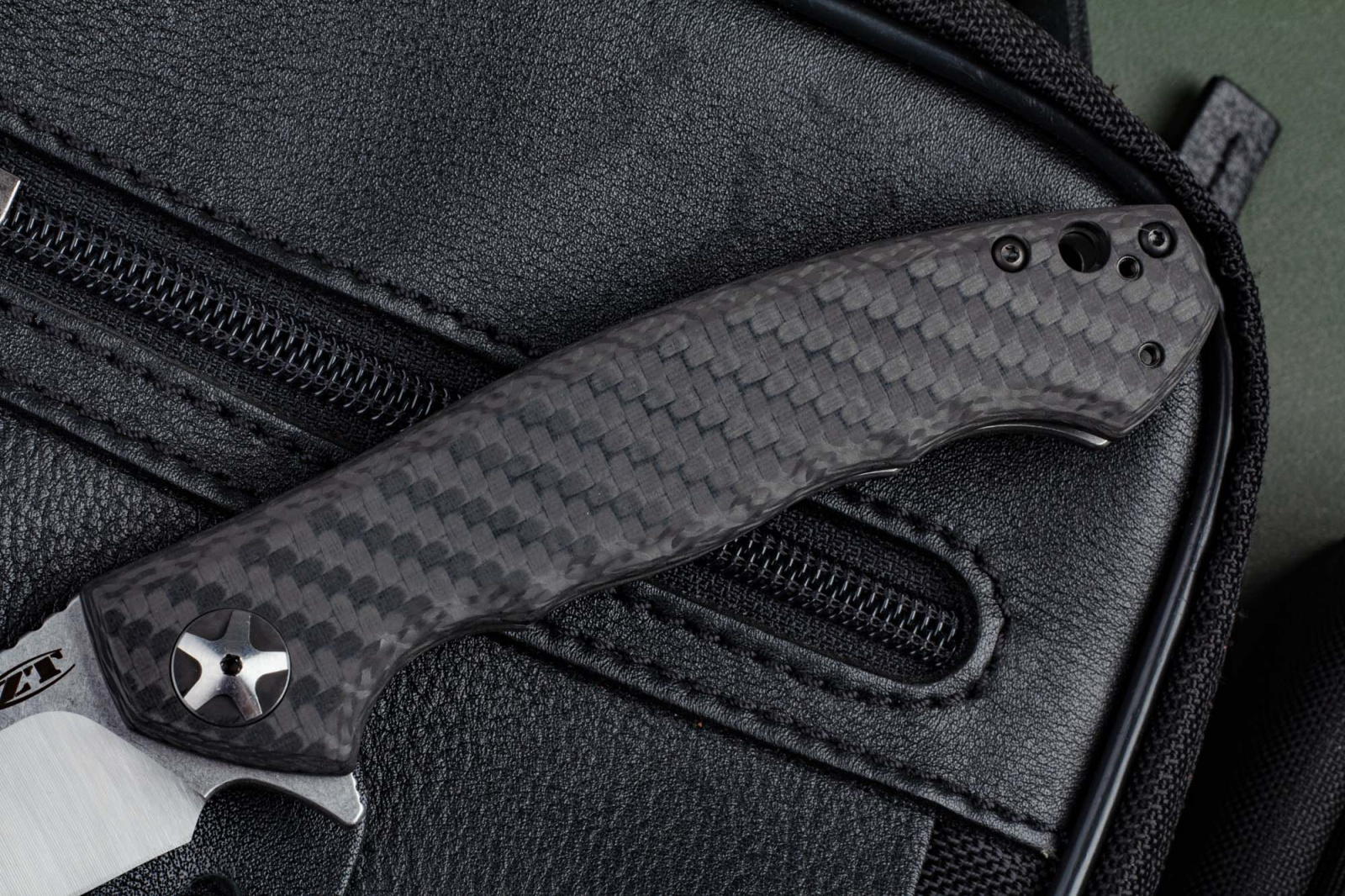 Складной нож ZT 0452CF Sinkevich Flipper Satin сталь CPM-S35VN, рукоять Carbon Fiber